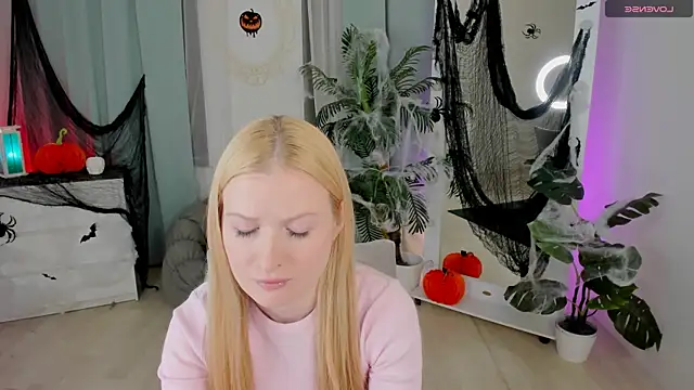 Laly Peach online show from 20, 10, 2025