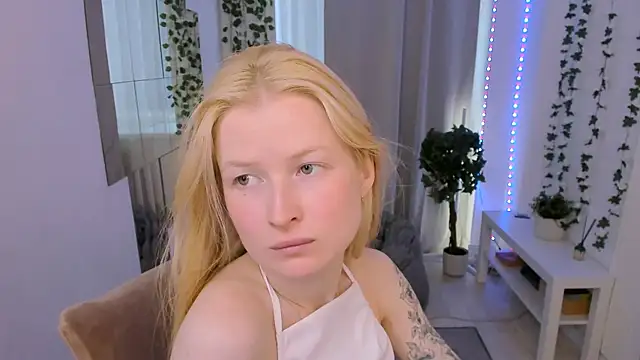 Laly Peach online show from 29, 7, 2026