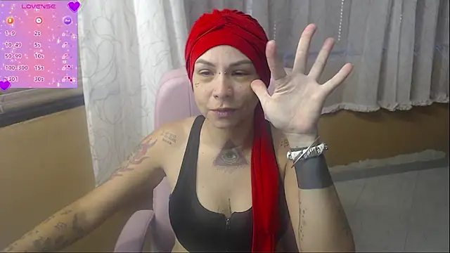 Snapshot of moon_cat85 chatting on 16, 6, 2026 moon cat85 online show from 16, 6, 2026