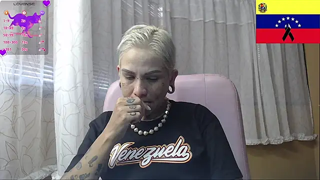 Snapshot of moon_cat85 chatting on 26, 6, 2026 moon cat85 online show from 26, 6, 2026