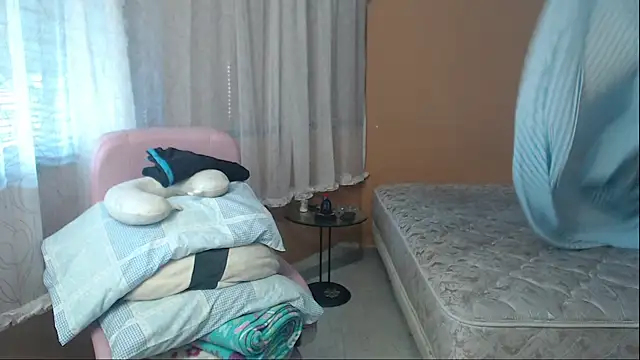 Snapshot of moon_cat85 chatting on 13, 7, 2026 moon cat85 online show from 13, 7, 2026