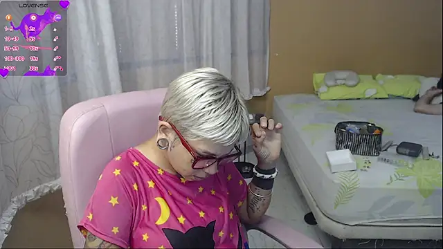 Snapshot of moon_cat85 chatting on 14, 7, 2026 moon cat85 online show from 14, 7, 2026