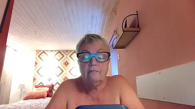 GrannyChrissy68 online show from 14, 9, 2025