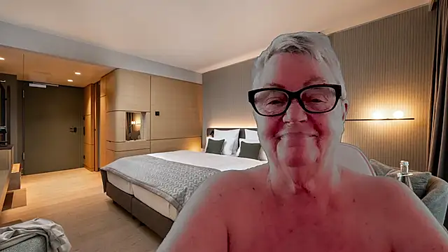 GrannyChrissy68 online show from 11, 1, 2026