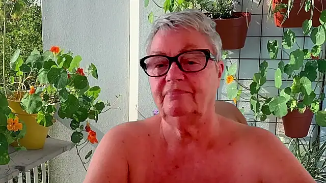 GrannyChrissy68 online show from 6, 7, 2026