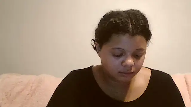 Snapshot of beautylovess chatting on 13, 10, 2025 beautylovess online show from 13, 10, 2025