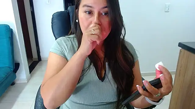 Ixchel Anaid online show from 4, 3, 2025