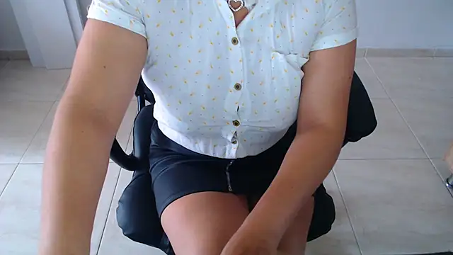 Ixchel Anaid online show from 3, 10, 2025