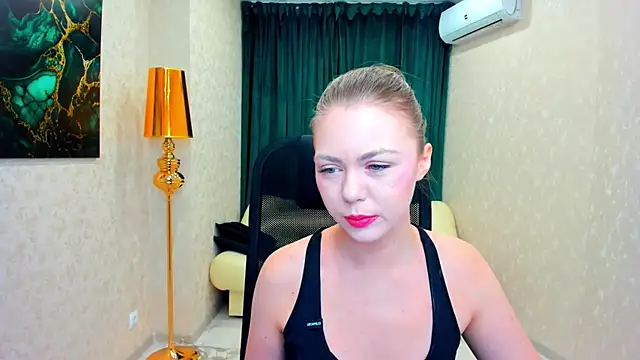 Strawberrye online show from 10, 2, 2025