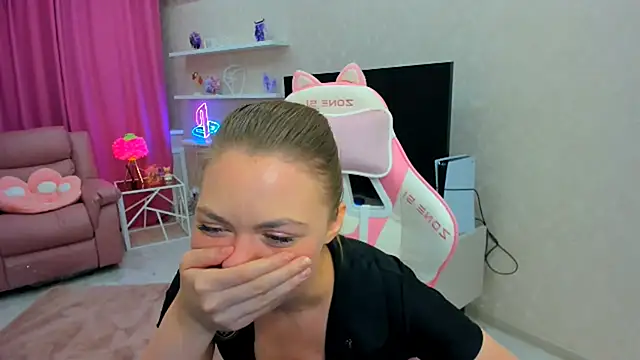 Strawberrye online show from 9, 10, 2025