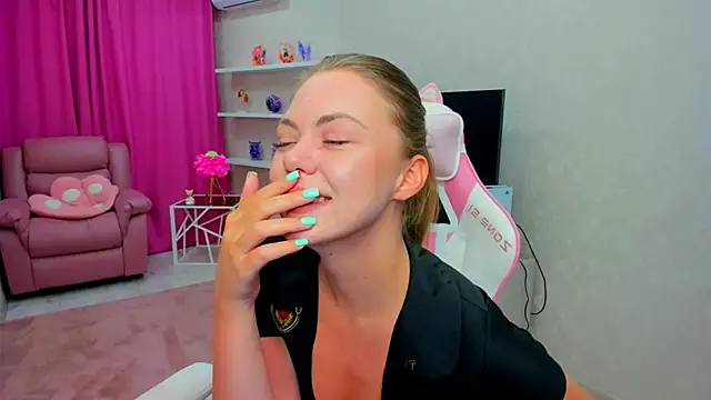 Strawberrye online show from 6, 2, 2026