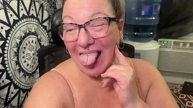 Miss Phat Booty online show from 7, 10, 2025