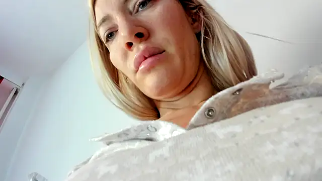 Snapshot of suuzykiss chatting on 11, 2, 2025 suuzykiss online show from 11, 2, 2025