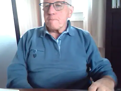 Snapshot of johnjohn622662 chatting on 6, 10, 2025 johnjohn622662 online show from 6, 10, 2025