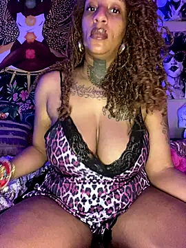 Snapshot of MzParker chatting on 12, 9, 2025 MzParker online show from 12, 9, 2025