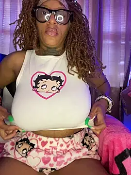 Snapshot of MzParker chatting on 16, 9, 2025 MzParker online show from 16, 9, 2025