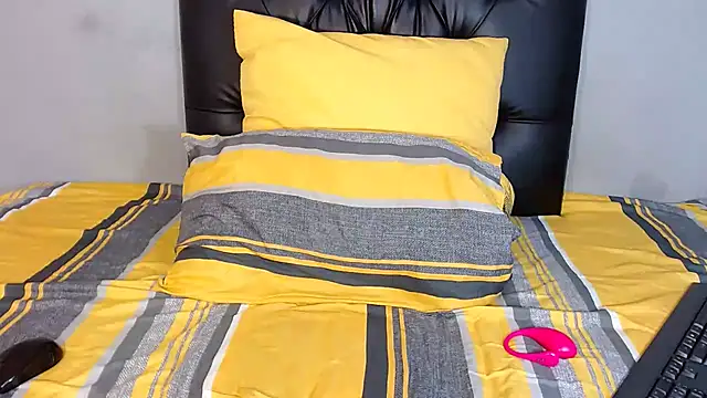 YoungRose18 online show from 28, 2, 2025