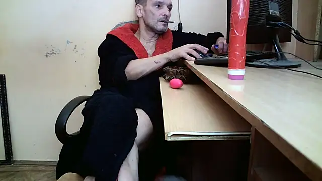 Snapshot of dundyFocus chatting on 28, 9, 2025 dundyFocus online show from 28, 9, 2025