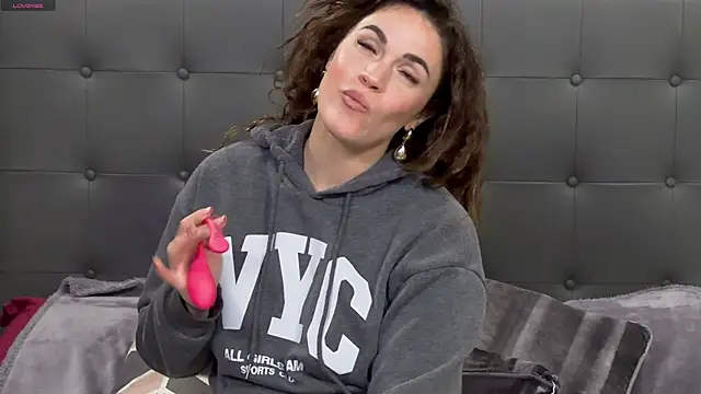 Clara-xoxo online show from 30, 12, 2024