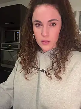 Clara-xoxo online show from 6, 2, 2025