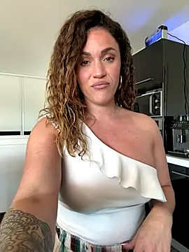 Clara-xoxo online show from 2, 10, 2025