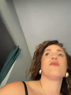 Snapshot of Clara-xoxo chatting on 2, 6, 2026 Clara-xoxo online show from 2, 6, 2026