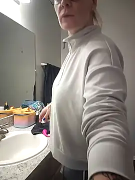 Snapshot of HollyTattoo chatting on 22, 1, 2025 HollyTattoo online show from 22, 1, 2025