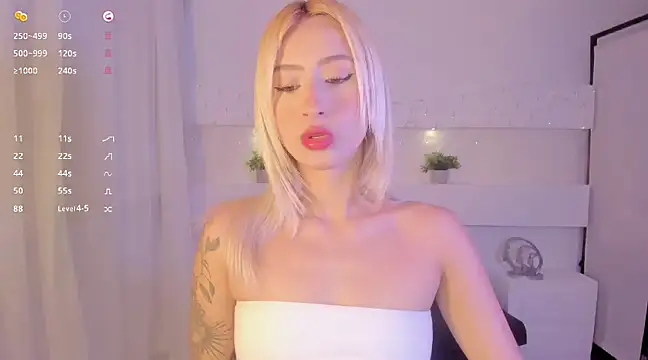 Snapshot of AshleyRoys chatting on 23, 12, 2024 AshleyRoys online show from 23, 12, 2024