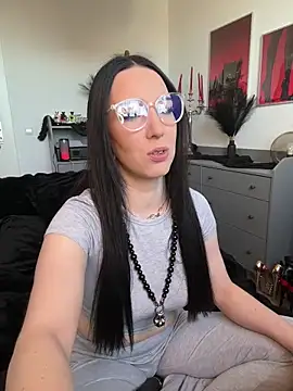 Trixie-Tainted online show from 2, 3, 2026