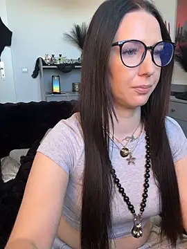 Trixie-Tainted online show from 8, 4, 2026