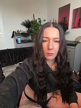 Trixie-Tainted online show from 11, 5, 2026