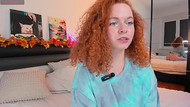 Snapshot of YammyPie chatting on 2, 10, 2025 YammyPie online show from 2, 10, 2025