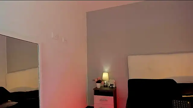 NataliaBuiles online show from 4, 4, 2026