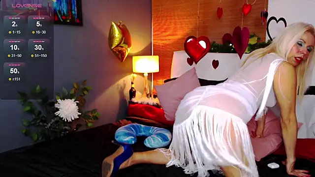 Luci evans online show from 19, 2, 2025