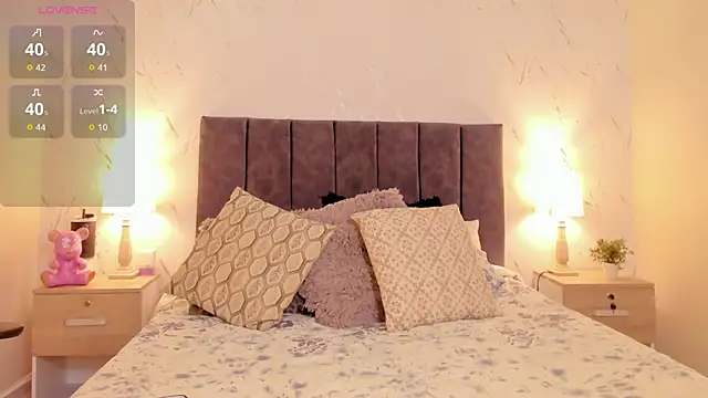 Luci evans online show from 9, 11, 2025