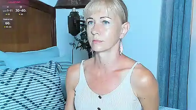 Snapshot of Christine_35 chatting on 6, 11, 2025 Christine 35 online show from 6, 11, 2025