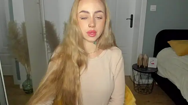 Snapshot of sexyCoralie chatting on 18, 5, 2026 sexyCoralie online show from 18, 5, 2026