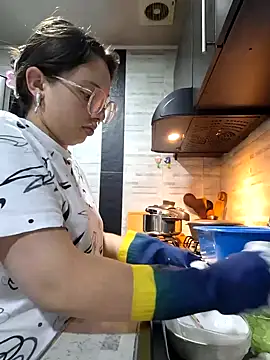 Snapshot of linda-schmidt chatting on 6, 12, 2024 linda-schmidt online show from 6, 12, 2024