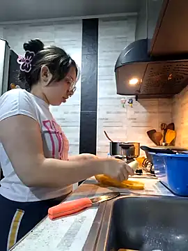 Snapshot of linda-schmidt chatting on 10, 12, 2024 linda-schmidt online show from 10, 12, 2024