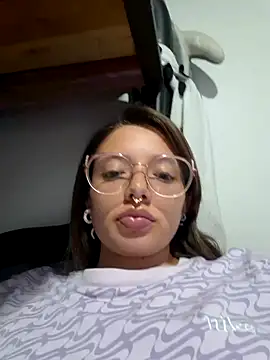 Snapshot of linda-schmidt chatting on 2, 1, 2025 linda-schmidt online show from 2, 1, 2025