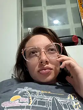 Snapshot of linda-schmidt chatting on 5, 1, 2025 linda-schmidt online show from 5, 1, 2025