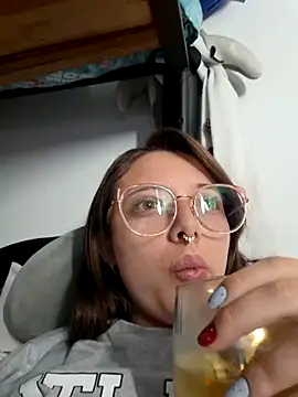 Snapshot of linda-schmidt chatting on 18, 2, 2025 linda-schmidt online show from 18, 2, 2025