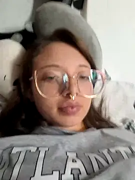 Snapshot of linda-schmidt chatting on 19, 2, 2025 linda-schmidt online show from 19, 2, 2025