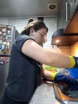 Snapshot of linda-schmidt chatting on 4, 3, 2025 linda-schmidt online show from 4, 3, 2025