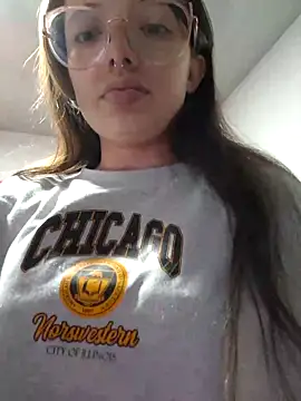 Snapshot of linda-schmidt chatting on 8, 3, 2025 linda-schmidt online show from 8, 3, 2025