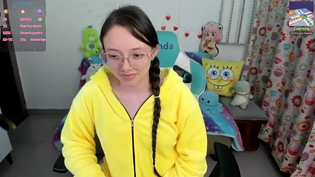 Snapshot of linda-schmidt chatting on 12, 3, 2025 linda-schmidt online show from 12, 3, 2025