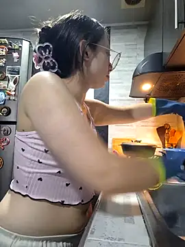 Snapshot of linda-schmidt chatting on 10, 9, 2025 linda-schmidt online show from 10, 9, 2025