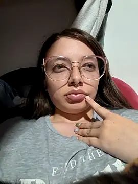 Snapshot of linda-schmidt chatting on 4, 10, 2025 linda-schmidt online show from 4, 10, 2025