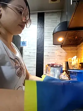 Snapshot of linda-schmidt chatting on 5, 10, 2025 linda-schmidt online show from 5, 10, 2025