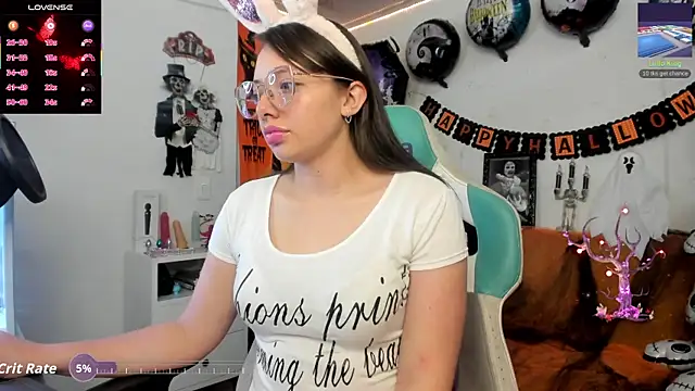 Snapshot of linda-schmidt chatting on 12, 10, 2025 linda-schmidt online show from 12, 10, 2025